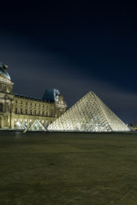 Le louvre de nuit